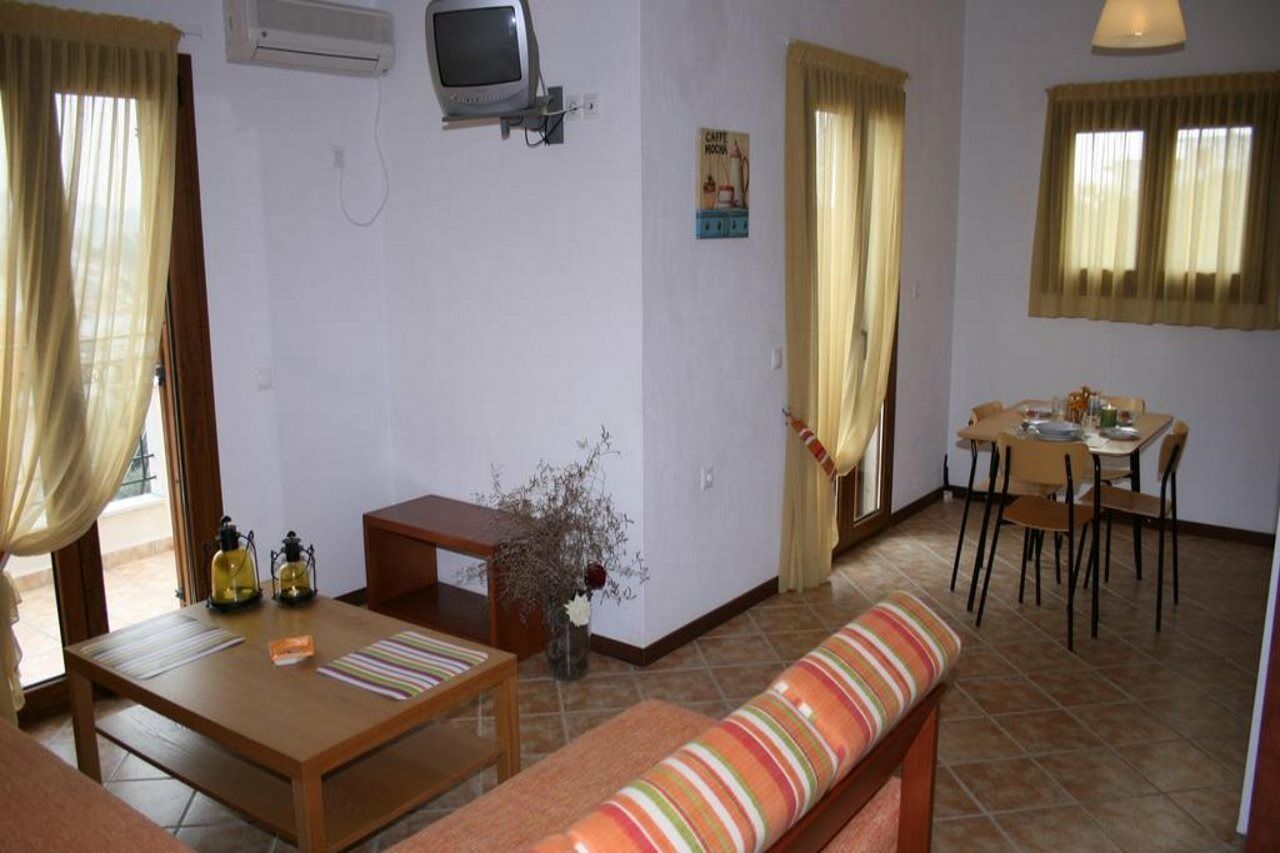 Eye Q Seaview Aparthotel Skiathos-Stadt